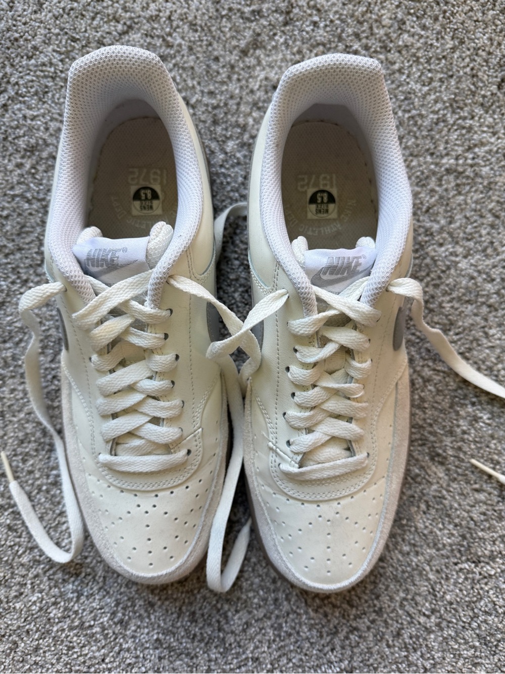 Nike Women’s Low-Top Sneakers in White, Gray Size 10 - Picture 3 of 12